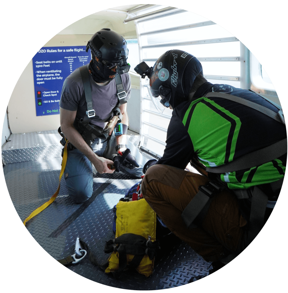 An instructor giving a military parachute training session inside a plane at Parachute Ottawa